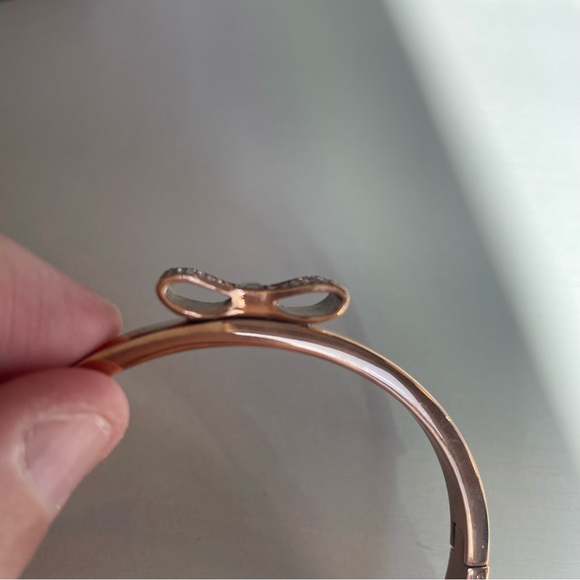 Kate Spade ♠️ Rose Gold Bow Bracelet - Picture 7 of 8